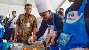 20251111_Gubernur-Jateng-Ahmad-Luthfi-sapa-peserta-lomba-masak-ikan_1.jpg