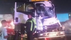 20251111_truk-Isuzu-yang-menabrak-truk-box.jpg