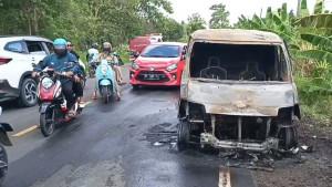 20251113_Mobil-Terbakar.jpg