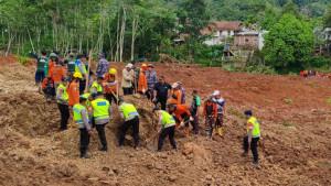 20251114-_-Pencarian-Korban-Longsor-Majenang-Cilacap.jpg