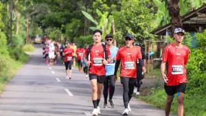 20251116_Sekretaris-Daerah-Provinsi-Jawa-Tengah-Sumarno-Lari-Marathon_1.jpg