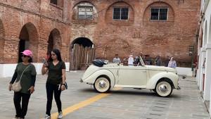 20251117_Deretan-mobil-antik-di-kawasan-Benteng-Willem-I-Ambarawa_1.jpg