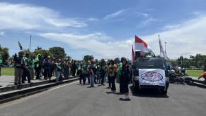 20251120_Aksi-Damai-Perwakilan-Ojol-di-Kabupaten-Cilacap.jpg