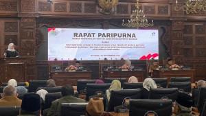20251120_DPRD-Batang-menggelar-rapat-paripurna-Rapeda_1.jpg