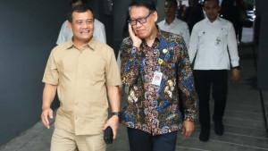 20251120_GUB-JATENG-bersama-Direktur-RSUD-dr-Moewardi.jpg