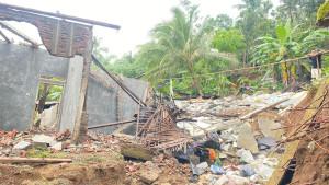 20251120_Rumah-warga-Maribaya-rusak.jpg