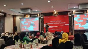 ADAPTASI-BISNIS-Pelaku-UMKM-ritel-mengikuti-pelatihan.jpg