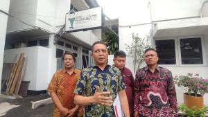 AJUKAN-KEBERATAN-Pengacara-Tersangka-Kasus-Dugaan-Korupsi.jpg