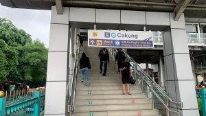 Anak-Tangga-Stasiun-Cakung-Jakarta.jpg