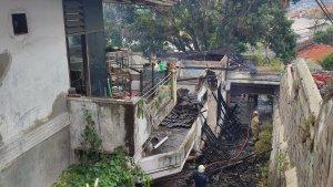 Api-membakar-rumah-milik-warga-di-RT-672022.jpg