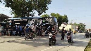 Bus-PO-Hariyanto-kecelakaan-di-depan-MTS-Sultan-Agung-Ngawen-Blora-Rabu-1072024.jpg