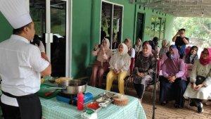 Chef-Ganjar-Trisaputra-saat-melakukan-Cooking-Class-di-Yon-Arhanud-15DBYdsa43ed.jpg
