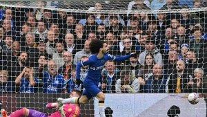 Cucurella-melakukan-selebrasi-seusai-mencetak-gol.jpg