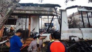 Damkar-Kota-Semarang-berhasil-jinakan-api-di-rumah-2022.jpg