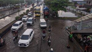 Demak-ke-Semarang-terendam-banjir.jpg