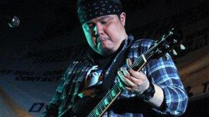 GITARIS-SERINGAI-MENINGGAL-Ricky-Siahaan-alias-Chainsawrick.jpg