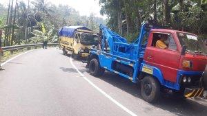 KECELAKAAN-Kecelakaan-beruntun-yang-menimpa-tiga-truk.jpg