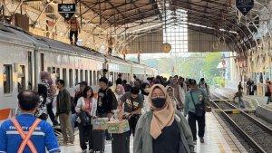 KERAMAIAN-PENUMPANG-purwokerto-3-junni.jpg