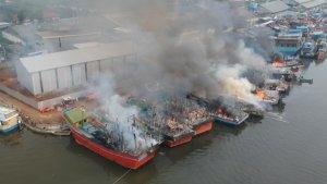 Kapal-Penangkap-Ikan-Terbakar-di-Kota-Pekalongan.jpg