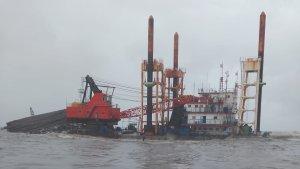 Kapal-Tongkang-kandas-di-perairan-pelabuhan-Tanjung-Emas-Semarang.jpg