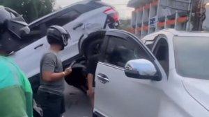 Kecelakaan-beruntun-yang-melibatkan-10-kendaraan-terjadi-di-Jalan-HM-Yamin.jpg
