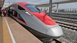 Kereta-cepat-siap-berangkat-dari-Stasiun-Padalarang-menuju-Jakarta.jpg