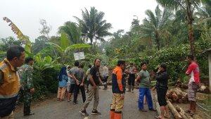 Kondisi-longsor-Banyumas-menewaskan-satu-orang.jpg