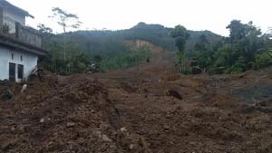 Lokasi-Tanah-Longsor-Suasana-di-sekitar-lokasi-tanah-longsor.jpg