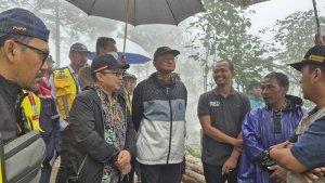 MENTERI-KUNJUNGI-PETUNGKRIYONO.jpg