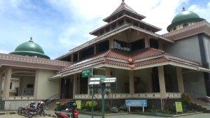 Masjid-Agung-Daarussalaam-Cilacap-merupakan-masjid-tua-di-Cilacap-2.jpg