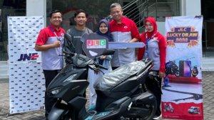 Member-JLC-Asal-Pasuruan-Menangkan-Hadiah-Utama-JLC-Lucky-Draw-2023gfd32df211.jpg