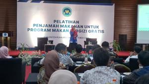 PELATIHAN-PENJAMAH-MAKANAN-Ratusan-penjamah-makanan.jpg