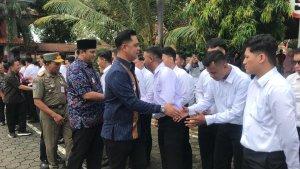 PENYERAHAN-SK-Bupati-Jepara-Witiarso-Utomo-saat-menyerahkan-SK-kepad.jpg