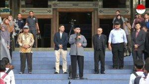 Panji-Gumilang-pamit-pada-para-santri-PonpesAl-Zaytun.jpg