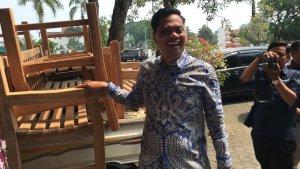 Pemerintah-Kabupaten-Jepara-mendapatkan-hibah-kursi.jpg