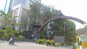 Pintu-masuk-depan-Universitas-Sebelas-Maret-yang-berada-di-Jalan-Ir-Sutami.jpg