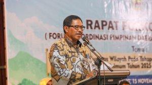 Pj-Gubernur-Jateng-Nana-Sudjana-saat-menghadiri-rapat-koordinasi.jpg