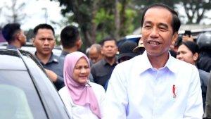 Presiden-Joko-Widodo-Jokowi-menyerahkan-nasibGibran-Rakabuming-Rakayang-direkom.jpg