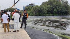 Proses-evakuasi-pria-mengenakan-baju-Bawaslu-2.jpg