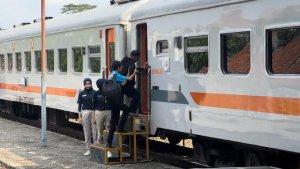 Situasi-keberangkatan-penumpang-KA-di-Stasiun-Daop-5-Purwokerto.jpg