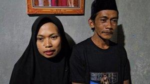 Sunhaji-penjual-es-teh-viral-dan-istri-Yuli-Fatimah.jpg