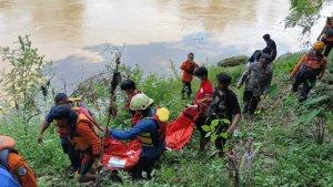 Tim-SAR-gabunlaki-laki-dari-aliran-Sungai-Ben-siang.jpg