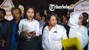 Untung-Wina-Sukowati-datangi-kantor-KPU-Sragen-jelang-penutupan.jpg