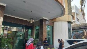 Warga-langsung-keluar-gedung-saat-terjadi-getaran-gempa-Tuban-di-Tegal.jpg