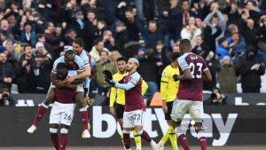 bek-west-ham-united-prancis-arthur-masuaku-kiri-merayakan.jpg