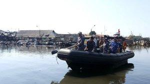 cek-kondisi-kapal-yang-terbakar-di-tegal.jpg
