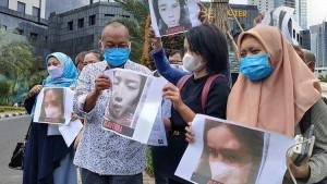 demo-tuntut-neira-dibebaskan.jpg
