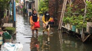 dua-orang-warga-rt-04-rw-15-tambak-lorok-kelurahan-tanah-mas-semarang-utara.jpg