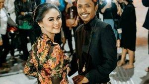 dwinda-ratna-dan-furry-setya-alias-mas-pur-pemeran-tukang-ojek-pengkolan.jpg