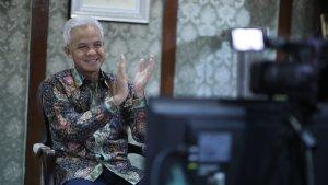 gubernur-jawa-tengah-ganjar-pranowo-menyaksikan-secara-virtual.jpg